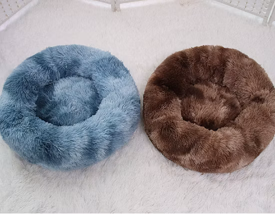 Cama para perros de piel de aguja color blanquecino de lana suave azul